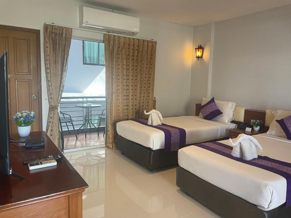Embryo Hotel Pattaya Esterno foto