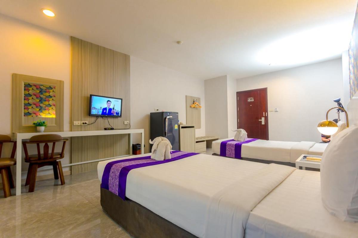 Embryo Hotel Pattaya Esterno foto