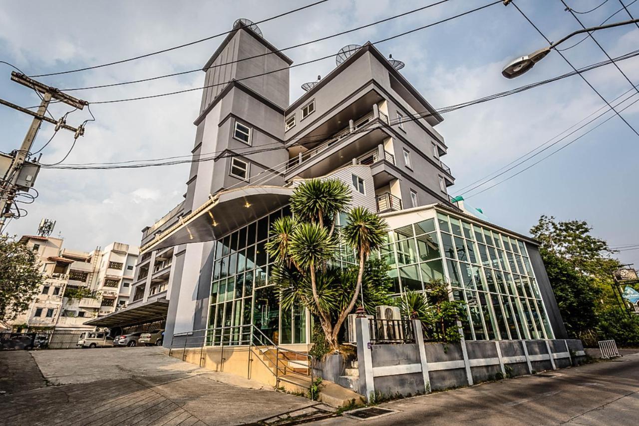 Embryo Hotel Pattaya Esterno foto
